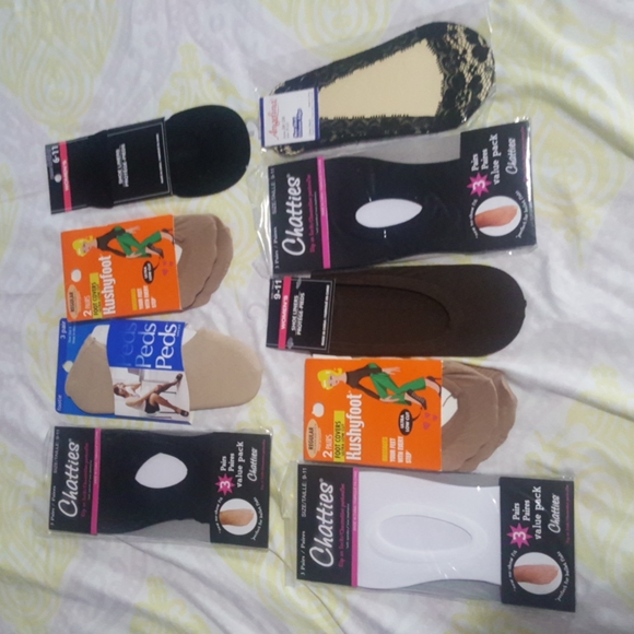 no names Accessories - 19 pair of slip on footies.